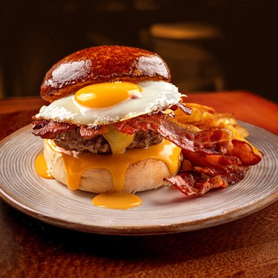 Breakfast burger with fried egg and bacon
